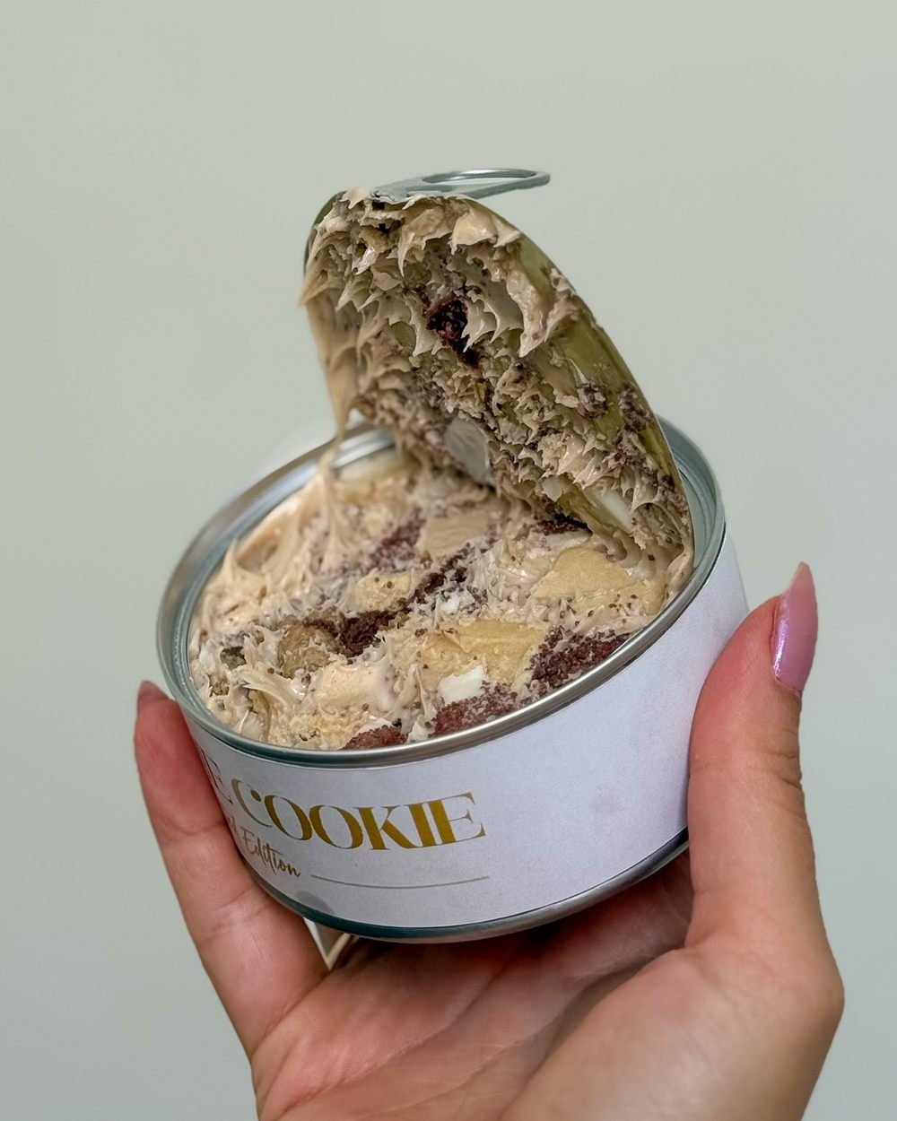 Supreme Cookie Kinder Bueno aberto na lata